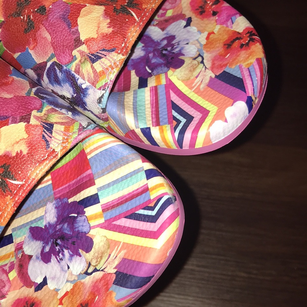 Johnny Was Floral Stripe Pool Slides NWT - Picture 4 of 12